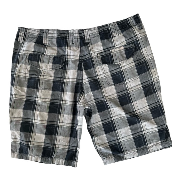 DISTILLERY APPAREL Men’s Plaid Flat Front Shorts Size 38 - Picture 2 of 12